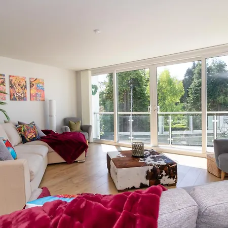 Nearmere, Slps 8, Central, Parking, Balcony, Views *