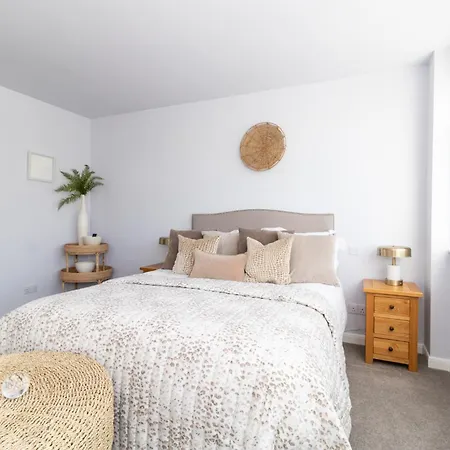Nearmere, Slps 8, Central, Parking, Balcony, Views Bowness-on-Windermere