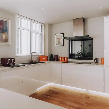 Nearmere, Slps 8, Central, Parking, Balcony, Views Prázdninový dům *