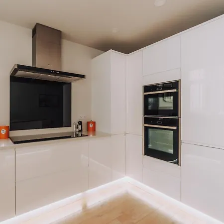 Nearmere, Slps 8, Central, Parking, Balcony, Views Prázdninový dům *