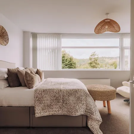Nearmere, Slps 8, Central, Parking, Balcony, Views Bowness-on-Windermere