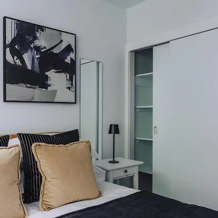 Nearmere, Slps 8, Central, Parking, Balcony, Views