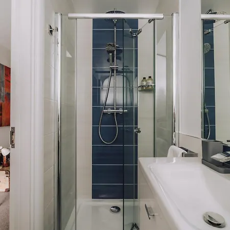 Nearmere, Slps 8, Central, Parking, Balcony, Views