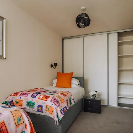 Nearmere, Slps 8, Central, Parking, Balcony, Views *