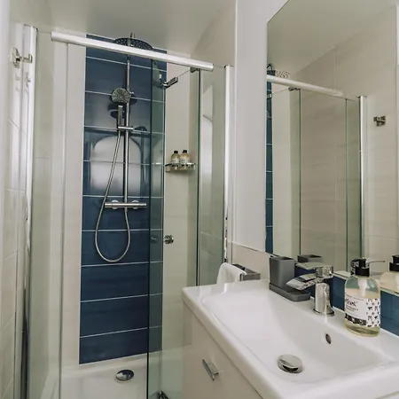Prázdninový dům Nearmere, Slps 8, Central, Parking, Balcony, Views Bowness-on-Windermere