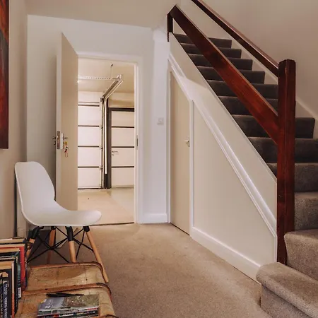 Nearmere, Slps 8, Central, Parking, Balcony, Views *